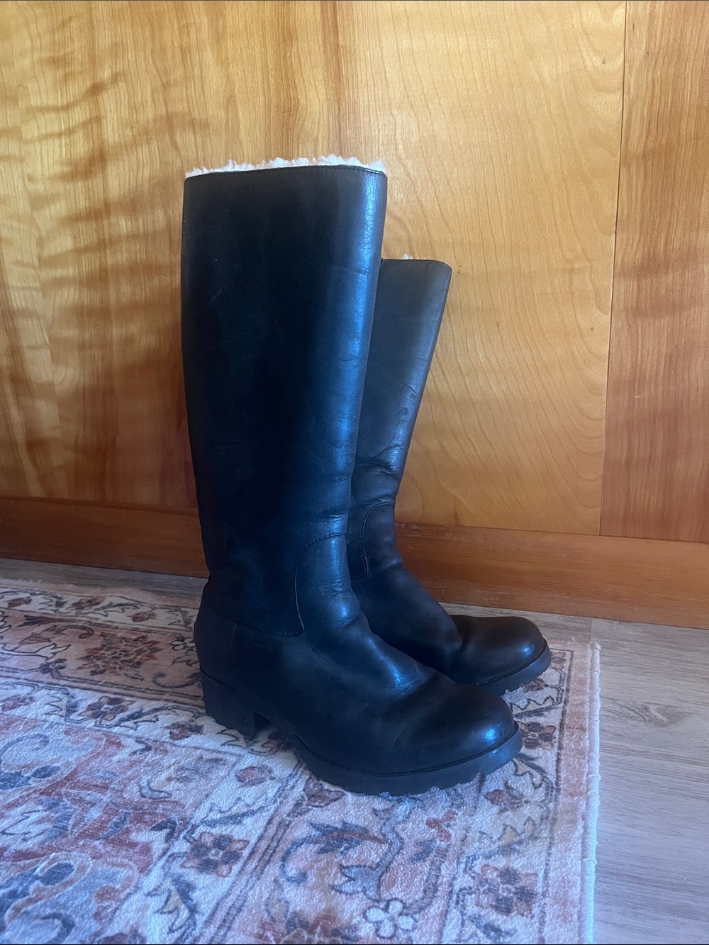 Ugg Sherpa Leather Boot Sz 7